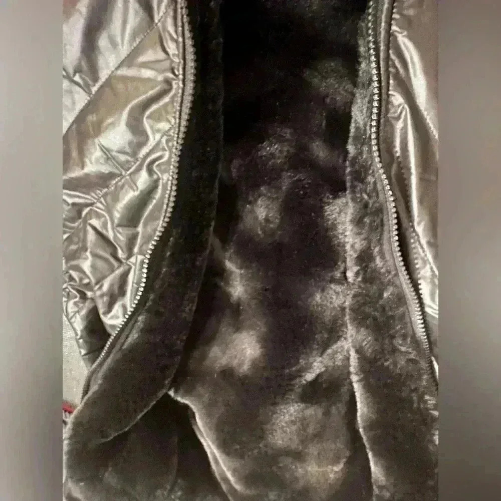 Black Reversible Faux Fur Puffer Vest with Zip Closure and Pockets, Size Medium - Picture 7 of 7